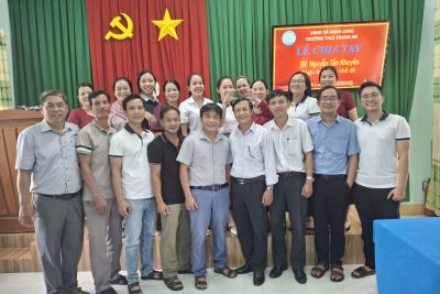 Chia tay giáo viên nghỉ hưu – Thầy Nguyễn Tấn Khuyên